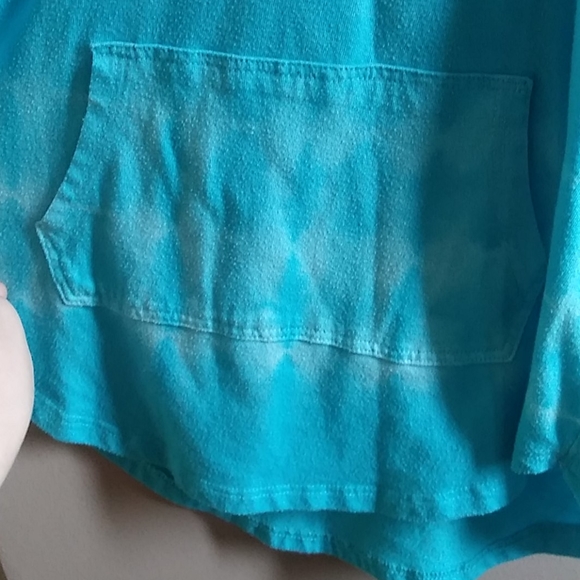 Hooded, blue ombre, T-shirt. Includes pockets - Picture 3 of 6